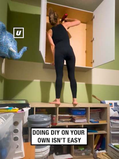 This is your sign to not do DIY by yourself 😂🤦 🎥: Stephanie Rafieha via ViralHog #UNILAD #woah #funnyy #fail #DIY #alone