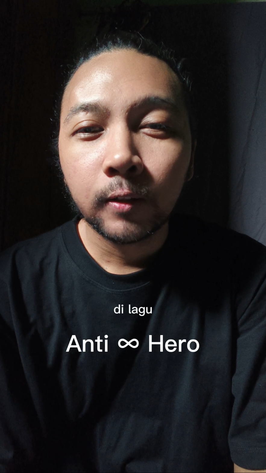 arti lagu anti ∞ hero, simbol infinity ditengah melambangkan tak terbatas, kita akan berjuang berkali-kali untuk meraih mimpi mengejar cinta, disaat yang sama kita ga bisa miliki dan raih semua apa yang kita mau, sebagian dari awal memang tidak ditakdirkan untuk kita, dan kita harus menerima bahwa kita bukan hero di film yang selalu menang tak pernah kalah, atau walau kalah ending nya kita menang, selalu ada momen bahkan disaat momen terakhir tidak akan ada keajaiban dan kita tetap kalah dan kita harus menerima setiap rasa sakit itu, kecewa, terluka, menderita, omong kosong dengan kata motivasi jangan pernah menyerah, terkadang kita harus menyerah dan mundur, lalu perlahan pulih dan bangkit agar bisa lari lagi, dan apabila memang tidak bisa bangkit seberapa sabar kita akan melewati fase ini, terkadang aku menangis karena terus berjuang dan gagal dan terus berjuang walau ga tau akan sukses apa engga