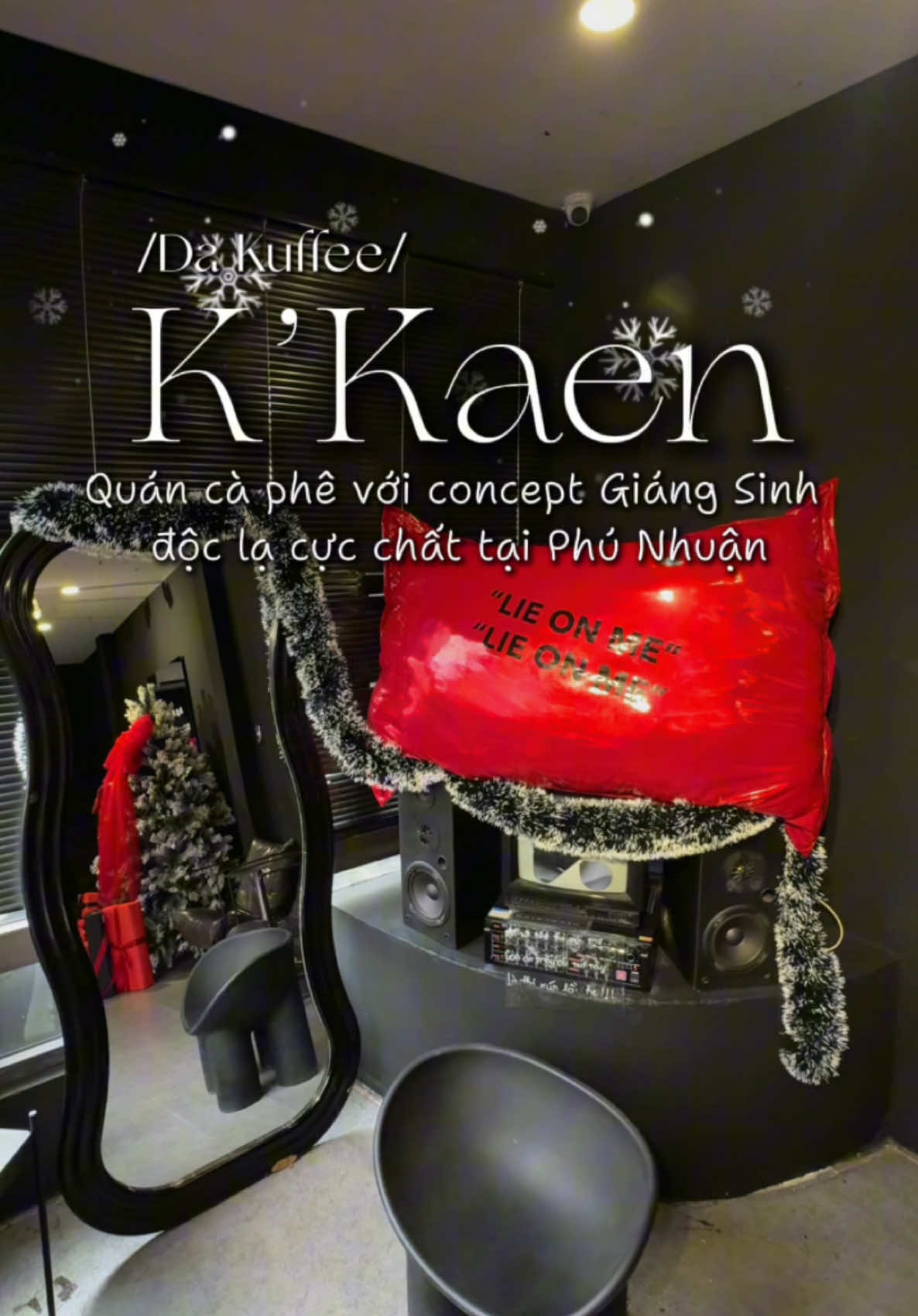 Quán cà phê tone chất với concept Giáng Sinh mới toanh độc lạ cực chất và đầy cá tính đa dạng trong từng concept tại Phú Nhuận🌲❤️🖤 #dathaydireview #kkaenkuffee #merrychristmas 