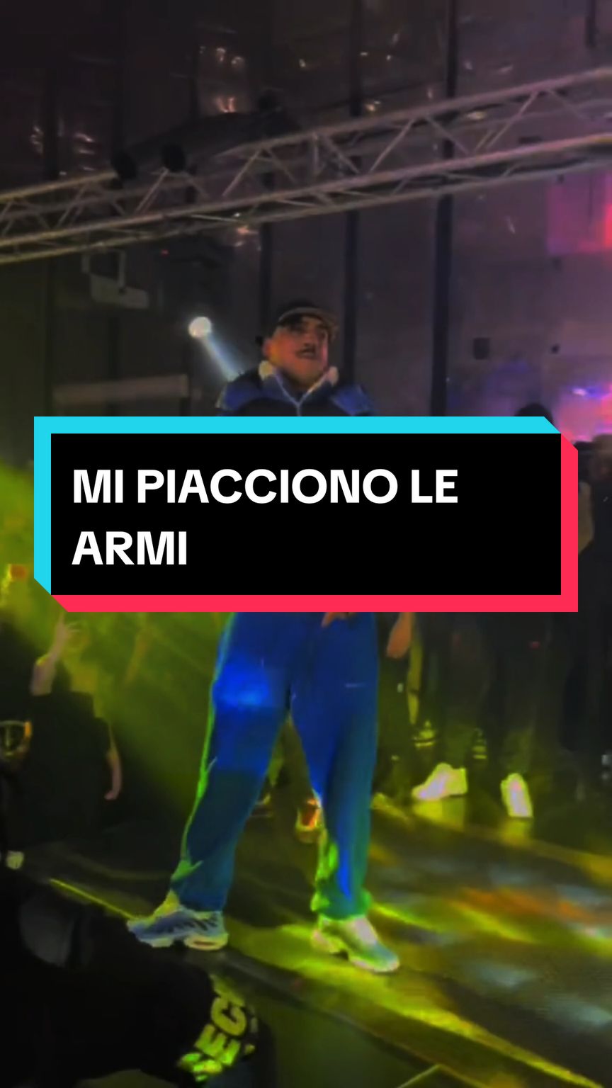 Mi piacciono le armi💫#simbalarue #simbalarue🦁 #edit #lyrics_songs #musica #songs #trap #Rap #perte #rapitaliano #songzonee #ita #lyrics #deluxe #fuoridaltunnel #mipiaccionolearmi 