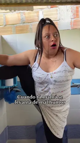 Cuando tu mama se levanta de mal humor😂#viral #humortiktok #virall #comediahumor #humor #viral_video #comedyindia #comedia #comediaenespañol #viralllllll #mama #mamaehija #humortiktok 