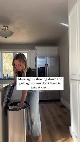That complete walk by though…😆 #couplescomedy #couplesfunnyvideos #husbandandwifehumor #coupleshumor #husbandandwifecomedy #couplescomedygoals #couplesfunnyhumor 