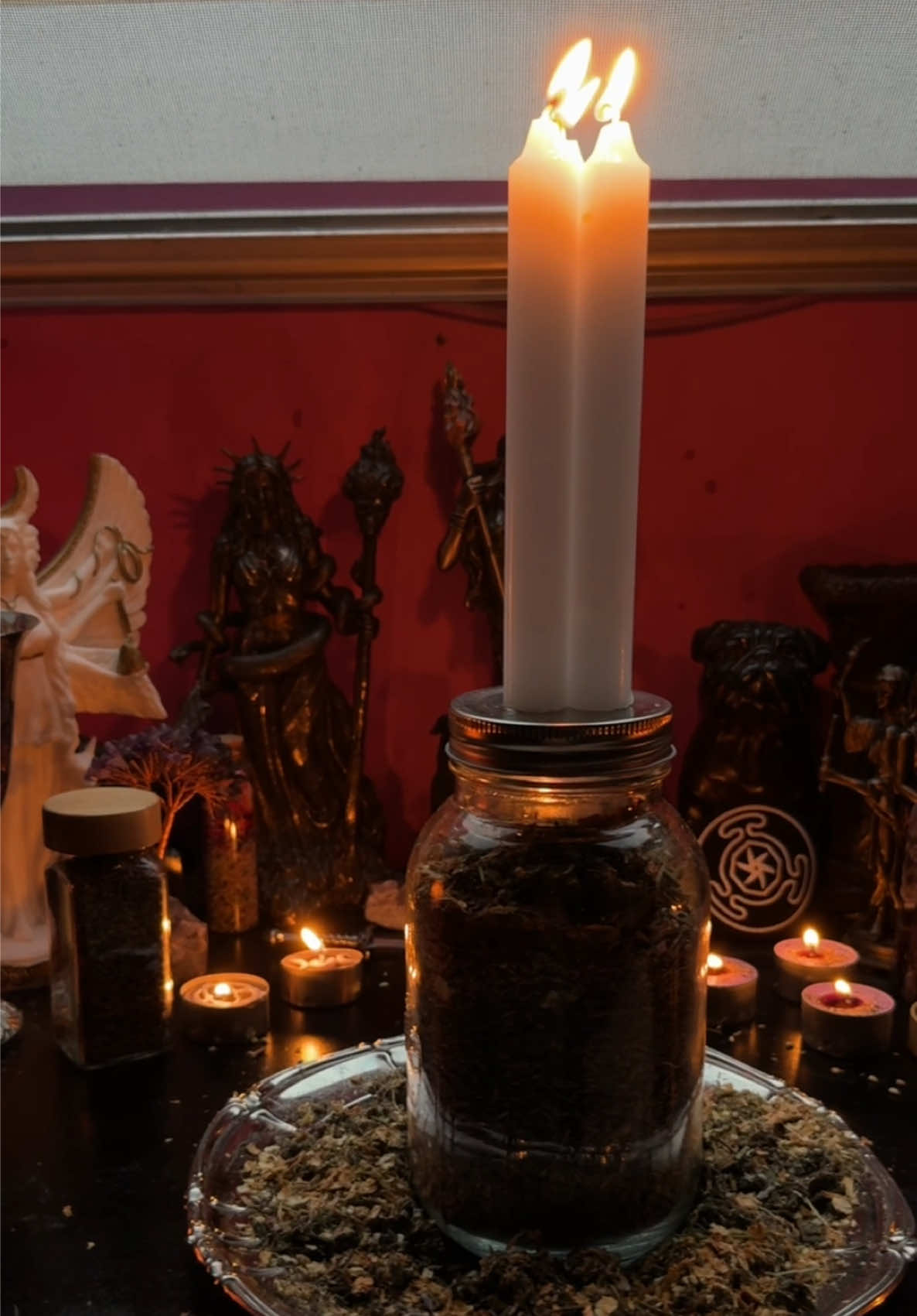 hecate 🙏🖤 dm me on instagram to book custom spellwork & to join the road opener group ritual with dark mother hecate ✨  #hecate #witchcraft #witchtok #hekate #spells 