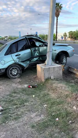 Conductor perdió el control y chocó solo. Los ocupantes están bien #viral #parati #mendoza #argentina🇦🇷 #canalnuevetelevida #television #vivo #auto #siniestrovial #choque #noticiero #