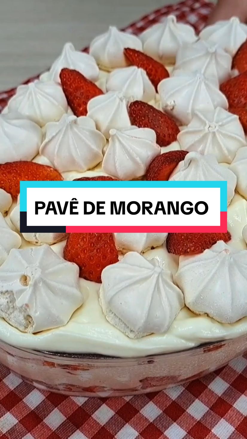 PAVÊ DE MORANGOS Ingredientes 1 pote de nata (300 g) 1 pote de cream cheese (300 g) 1 caixa de leite condensado (395 g) 400 g de morango suspiro a gosto 100 g de bolacha maizena capacidade da xícara é de 240 ml peso é o total dos ingredientes Modo de preparo: Na batedeira coloque a nata, o cream cheese e o leite condensado, é importante que todos estejam gelados, e comece batendo na velocidade mais baixa e aumente gradativamente até ficar cremoso. Mas não bata demais para não desandar. Faça uma camada fina de creme no fundo do refratário e cubra com uma camada de bolachas umedecidas no leite, cubra com a metade dos morangos, cubra com metade do creme, e repita o processo. Finalize decorando com morangos e suspiros. Leve para gelar. #tiktokreceita #cozinhatiktok #nossacozinha #fyp #foryou #pavê #sobremesa 