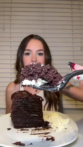 Chocolate Cake Mukbang #chocolatecake #cheesecakefactory #mukbang #mukbangeatingshow #americanmukbang #fyp #eatingshow #eatwithme #eatingsoundsasmr #asmr #asmrsounds #asmrfood #food #Foodie 