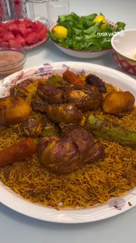 كبسة لذيذه للشتاء😍😋 في قدر اضيف نص اصبع زبده مع زيت واحمس بصلتين كبيره مفرومة مع فليقله خضراء وثلاث حبات ثوم وفلفل 🌶️ .. لين يصير بني واضيف قطع دجاج منظفه ومنقوعه بخل وليمون .. واحمسهم  زين واضيف البهارات (ماجي- بهار مشكل-كركم-كزبرا وكمون-بهار السبعه-باربيكا- فلفل اسود وفلفل احمر -وملح وليمون اسود) اضيف معجون صلصال طماطم واحمس زين واضيف كوب طماطم معصور  واضيف عليها خضار مقطعه بالنص (كوسه-جزر-بطاطس) واضيف الماء يغطي الدجاج واغطي عليها واخليها تطبخ ٤٠ دقيقه وبعدها اشيل الدجاج والخضار واحمره بالفرن واضيف الرز المغسول والمنقوع نص ساعه على مرقة الكبسه والماء بس يغطي الرز يعني الرز اشوفه مااكثر مويه وبس يفور وينشف الرز من فوق اغطيه بقصدير على نار هادئه لمدة ١٠ دقائق ويكون جاهز واقدمة مع صوص الحار وصوص الطحينة مع الخيار .. عليكم بالف عافيه دعمكم ومتابعتكم يشجعني🤍  #اكسبلور #طبخ #اكسبلور_تيك_توك #كبسة #كبسة_سعودية #كبسه #كبسة_حمراء #كبسه_حمراء #اكلات_شتوية #شتاء #شتاء_البرد_اجواء_شتويه #مالي_خلق_احط_هاشتاقات #ترند #عشاء #غداء #جوع_اخر_الليل #وصفات_سهلة #ماشاءالله 