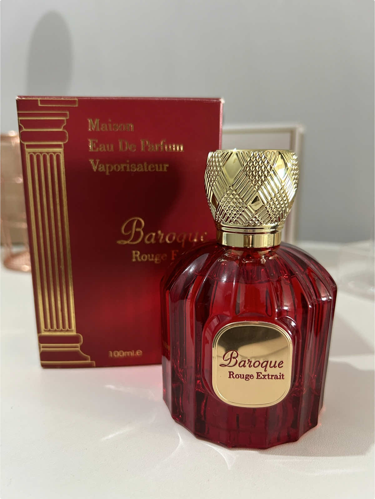 Baroque Rouge Extrait, um Árabe inspirado em um dos perfumes de Nicho mais desejados pelas mulheres elegantes! Você encontra em 70ml ou Decant de 5ml para conhecer melhor o perfume antes de investir nele lacrado!  Enviamos para todo o Brasil.📦 Vem ficar cheirosa!🌷 #perfumeimportado #perfume #perfumearabe #perfumefeminino #comprarperfume #perfumeimportadooriginal #beleza #perfumefemininoimportado #viralpost #reelsviral 