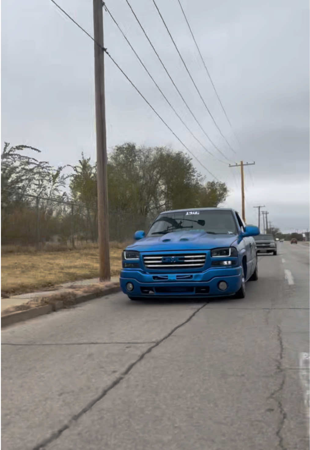 Low and slow #droppedtrucks #foryou #truckbuild #relatable #edgar #suelomob #trocastumbadas 