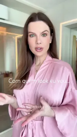 ✨ Com que look eu vou… para o almoço de confraternização de final de ano da empresa? ✨ O look para esse tipo de evento precisa ser descontraído e elegante ao mesmo tempo, refletindo o clima de celebração e profissionalismo! Hoje, escolhi uma opção que traz o equilíbrio perfeito para celebrar o ano com estilo e deixar uma boa impressão. ✨ E você, usaria esse look em um almoço de final de ano da sua empresa? #ConfraternizaçãoDaEmpresa #LookPerfeito #ComQueLookEuVou #ModaNoTrabalho”