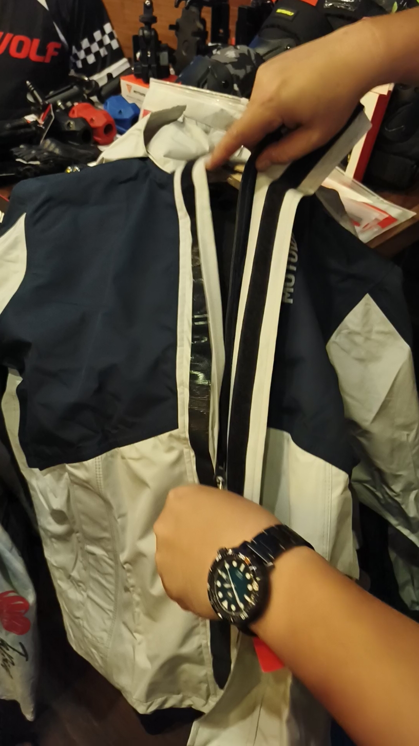 Motowolf Raincoat V5 #raincoat #motowolf #motorcycleraincoat 