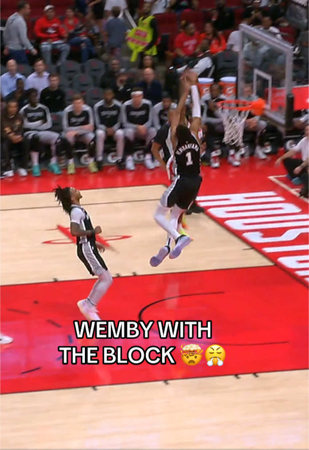 ARE YOU KIDDING ME?! 🤯 #NBA #basketball #wemby #spurs 