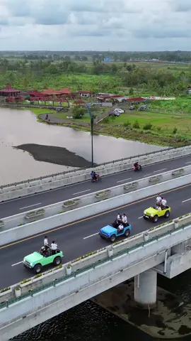 Serunya liburan naik jeep di Jogja bareng bestie 📍 Jeep Wisata Parangtritis Yakin gak pengen dibikinin video kayak gini juga pas liburan? #wisatajeepparangtritis #jeepjogja #jeepgumukpasir #wisatajogja #wonderfuljogja #sewadronejogja #jasavideojogja #jogja #fypシ 