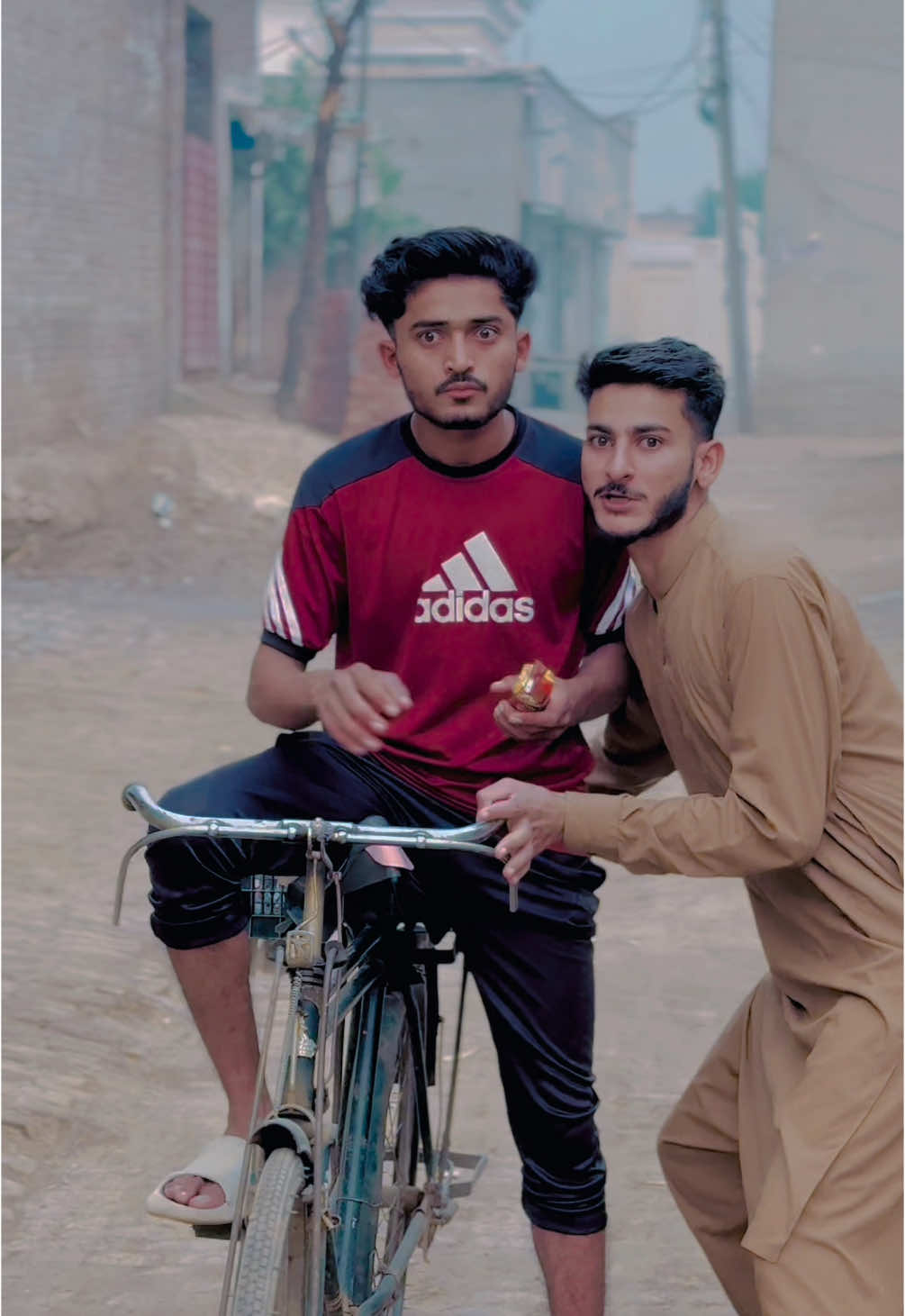 Bhag ja🤣#viral #video #grow #my #tiktok #aacount #foryoupage #standwithkashmir #pendu #charsi_squad