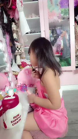 1 đứa ngồi đợi ,1 đứa câu giờ 