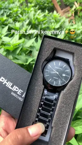 Deskripsi PhiLipe Ricci Jam Tangan Pria 100% Original Rantai Business Tanggal Analog Quartz Dial Bulat 6088L Gaya Modern Free Box dan Baterai Selamat datang di PhiLipe Ricci Official Store PhiLipe Ricci menyediakan jam tangan original dengan desain stylish modern yang cocok digunakan untuk tampilan sehari-hari. Silahkan kunjungi toko kami, kami menyediakan jam tangan pria, jam tangan pria besi, jam tangan pria rantai, jam tangan pria kulit, jam tangan pria analog, jam tangan pria kasual, jam tangan pria original, wristwatch, jam tangan pria fashion, dan masih banyak lagi. Yang akan didapat adalah: 1. Jam Tangan 2. Box Hitam Premium PhiLipe Ricci 3. Packing bubble wrap 4. Baterai cadangan 5. Stiker eksklusif PhiLipe Ricci 6. Kartu Garansi Spesifikasi Jam Tangan Strap: Alloy Diameter: 40 mm Movement: Quartz Garansi 1 bulan Catatan untuk PEMBELI 1. Barang 100% Ready 2. Packing menggunakan BUBBLE WRAP TEBAL (FREE + AMAN) 3. Warna dan model sesuai dengan yang dipilih dalam pesanan (bukan komentar/chat) 4.Setiap jam yang dikirim sudah melalui proses QUALITY CONTROL (QC) yang ketat #jamtangan #jamtanganpria #jamtanganpriaanalog #jamtanganpriaanalog 