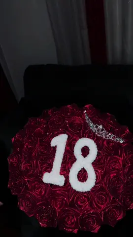 18th Birthday Bouquet ❤️ #eternalbouquets #ramos #eternalflowers #ribbonflowers #rosaseternas #ribbonroses #foreverroses #rosaseternas🌹 #babybreath #18thbirthday 