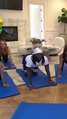 #live #livestream #clipfarming #kaicenat #kai #subathon #yogapose #pregnancyyoga #prenatalyoga #fitpregnancy #pregnancyworkout #pregnanttiktok #pregnant #fyp 