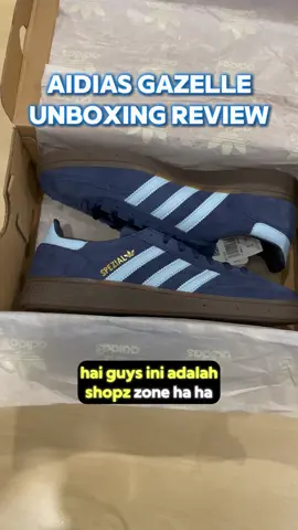 Adidas Handball Spezial 'Navy Gum' – Opening up a classic! 😍💙 This pair is all about that retro vibe and unbeatable comfort. Perfect for those who know style is timeless! 👟✨ Check out the details in this unboxing! 👀🔥 #adidashandballspezial #navygum #adidasunboxing #sneakerreview #malaysiakicks #streetwearmalaysia #sneakerheads #shopzzone #adidasspezial #adidas #kasutviral #kasut #sneakers #viraltiktok #fesyentiktok 