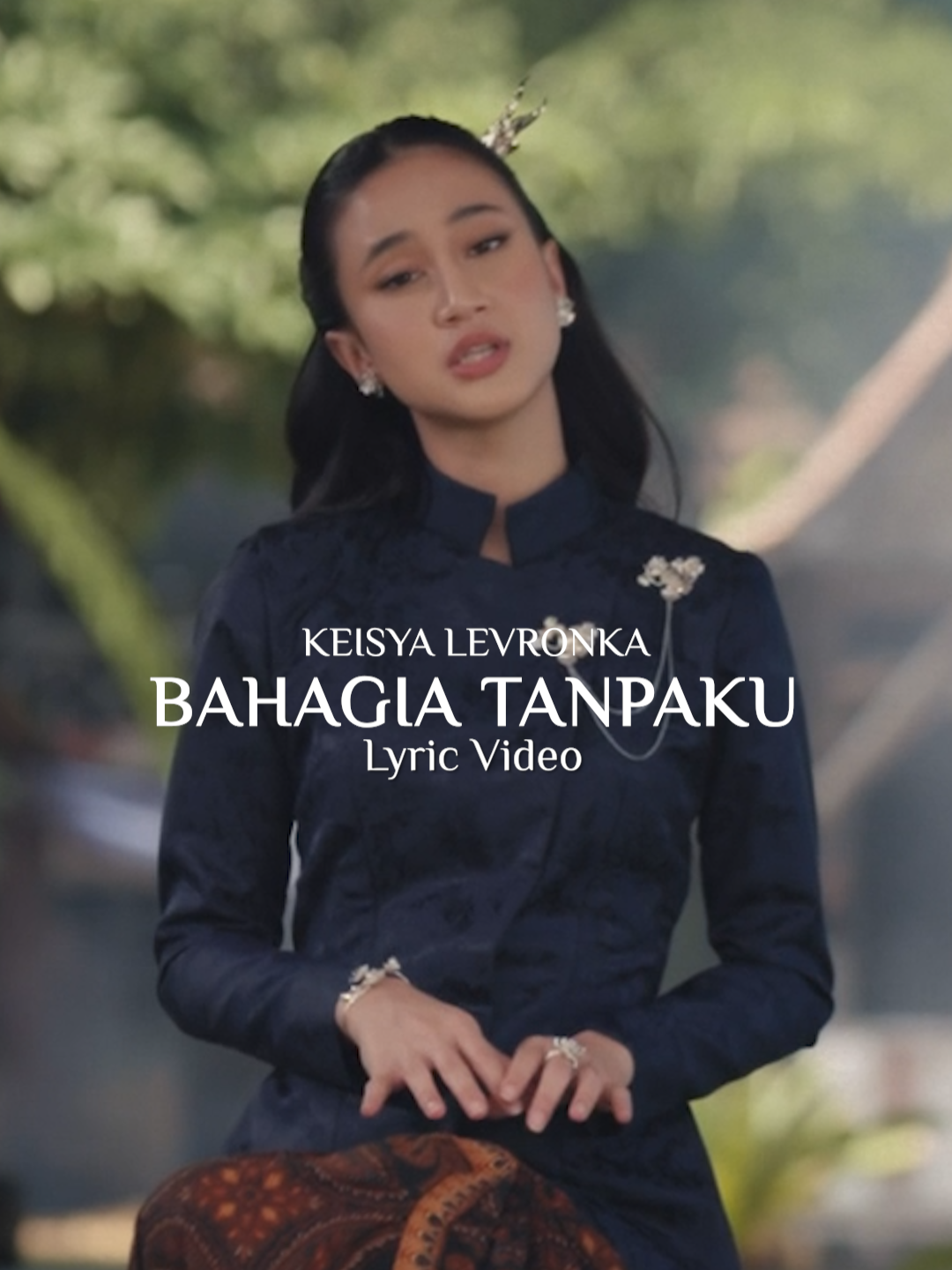 Belajar ikhlas melepaskan dari lagu Keisya yang satu ini 🥹 Lyric Video 'Bahagia Tanpaku' is out now! @keisyaleprongka #KeisyaLevronka #BahagiaTanpaku