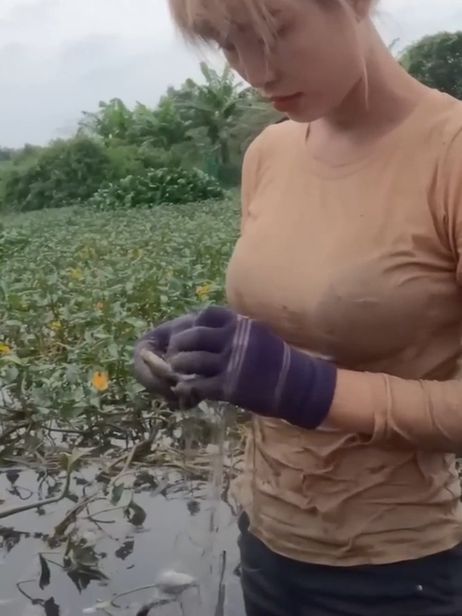 Beautiful girl catching fish #beautiful#girl#fishing#camping#survival#Outdoors#fyp