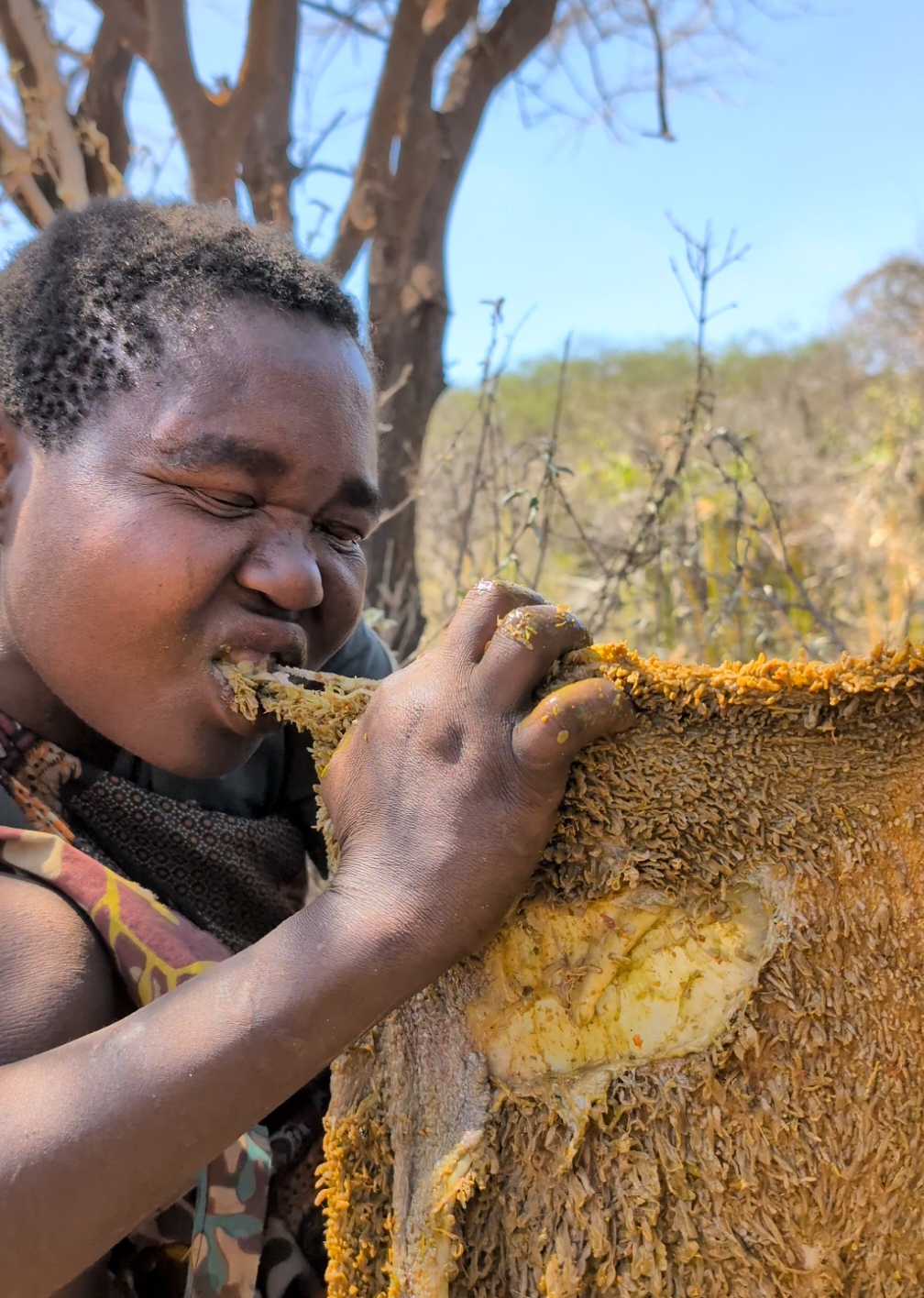 This is incredible delicious food made by hadzabe tribe middle of nowhere ‼️😲😋#hadzabetribe #africastories #tiktokindia #USA #UK 