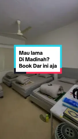 Saat ini saya stay di Apartment ini di Madinah. Karena banyak yang nanya gimana pesannya, Untuk pemesanannya bisa langsung ke Buk Habibah ya via whatsapp +966562349089. Bahasa Indonesia aja pesannya. Lokasi sekitar 2km dari Masjid Nabawi. Saya sedang menikmati berbaur dengan masyarakat sekitar apartment 😁☺️ Gimana ke Masjid? Sebenarnya bisa jalan kalo ada waktu, mgkn 25 menitan. Cuma saat ini saya lebih suka naik mobil nebeng aja PP 10 sar. Berdiri aja di pinggir jalan, ntar banyak mobil berhenti dan nawarin ke Haram 5 SAR 1 mobil. Diisi 4 org yang 5 SAR saya lihat kemarin.  Untuk yang mau durasi lama, atau mau bawa keluarga besar, mau masak-masa layaknya rumah sendiri, bisa disini. #ariansahidi #jejakrayyan #bisaumrohmandiri #umroh #tiktoktravel #nabawi #meccanica