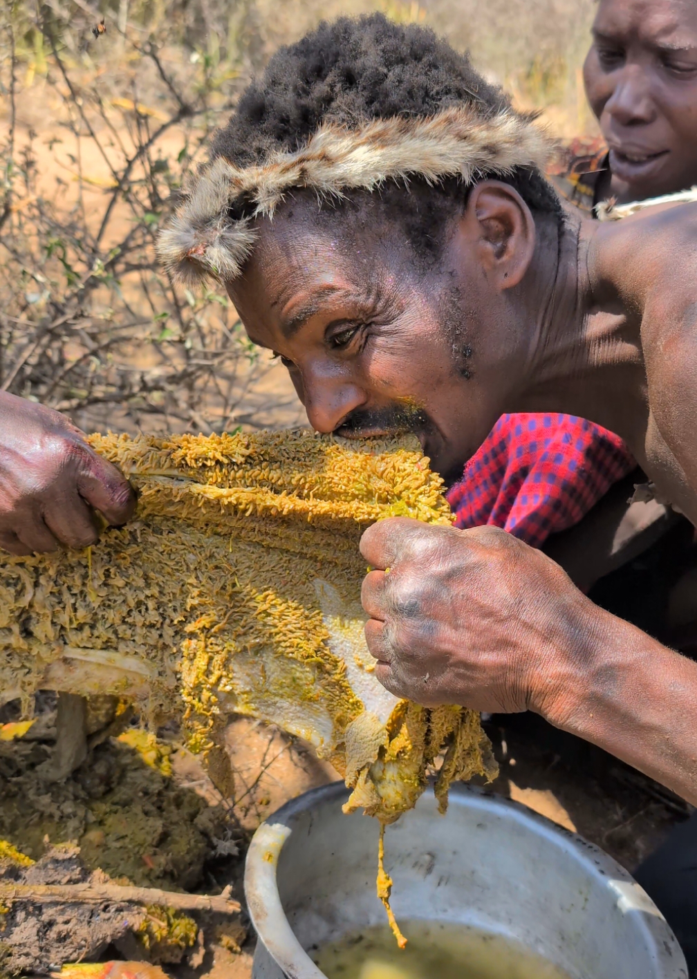 See How hadzabe tribe cooks middle of nowhere without any spices 😋‼️😁#africatribes #hadzabetribe #villagelife #USA #tiktok 