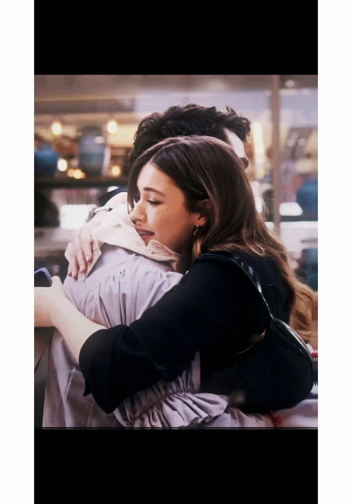 their hugs🥺they need each other so much#turserxaep #yalicapkini #seyrankorhan #feritkorhan #afrasaraçoğlu #mertramazandemir 