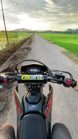 🌅🙂‍↔️#fyp #sunset #crf150l 