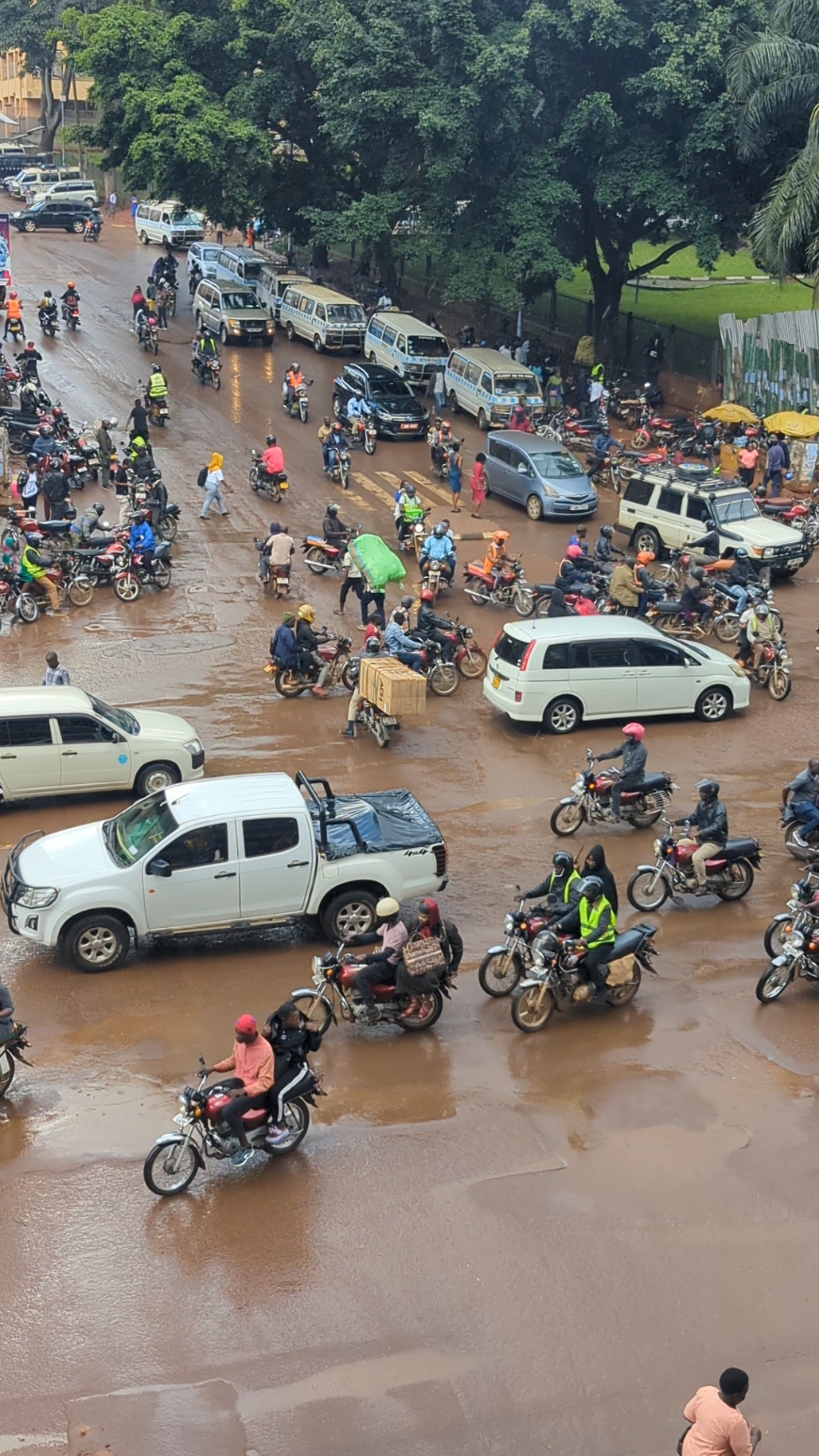 Small small rain and Kampala is wet, maybe it wants to clean our Roads since we refused to buy a road sweeper 🤣 #Kampala #uganda 