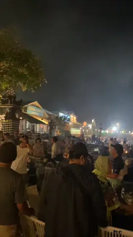 Makan malam stl nikmati sunset di pantai Muaya, Jimbaran, Bali ❤️ salam sehat dan happy selalu tuk semua 💪😍🙏 #pantaibali #bali #seafoodlover 