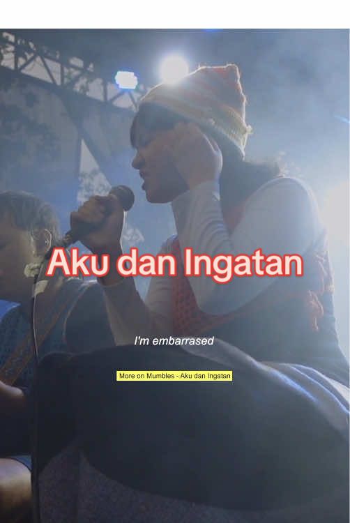 Enam bulan setelah album “(Masih) Kalah” rilis, kami akhirnya bawain “Aku dan Ingatan” untuk pertama kali secara live dengan aransemen aslinya di INVEX 2024. Lagu ini suka di-skip dari setlist band set karena bawainnya capek banget. Beberapa kali pernah manggung akustikan bawain “Aku dan Ingatan”, Lintang merasa sering ilang kontrol sama suara dan emosinya, gara-gara keinget momen-momen memalukan tentang memori yang kami tanam di lagu ini. Di panggungan kemarin, muncul ide bawain lagu sambil duduk. Siapa tau, capeknya berkurang dan emosinya sedikit tertahan. Selesai lagu, emosinya beneran lebih kalem daripada biasanya. Sepertinya cara ini berhasil.  Apakah bakal sering dibawain lagi? Nah itu kutanya Lintang dulu. #galau #galaubrutal #tantrum #nyanyi #patahhati #liveperformance #singing 