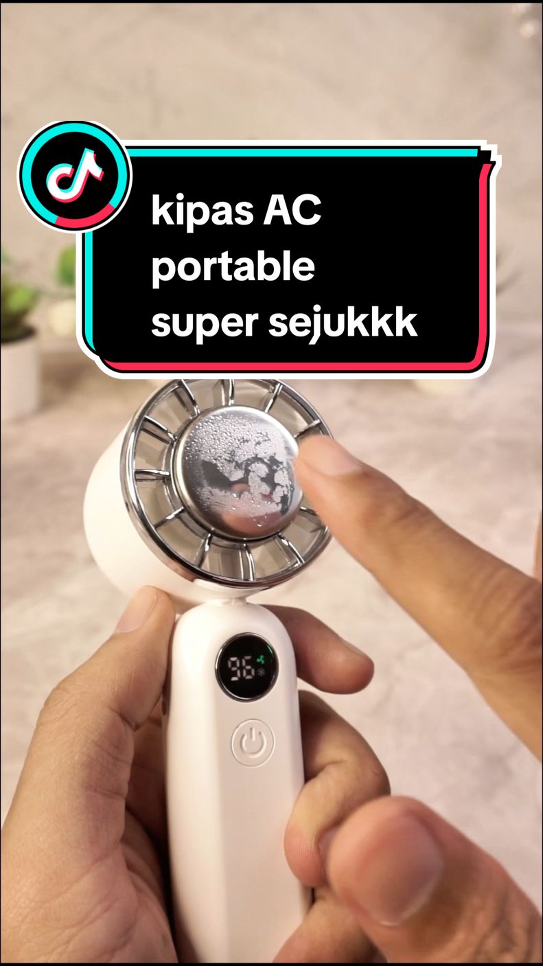 kipas portable ini sejuk bener cuyy udaha kyk AC di genggaman tangan.. #kipasanginportable #kipasmini  #kipasangin #kipas 