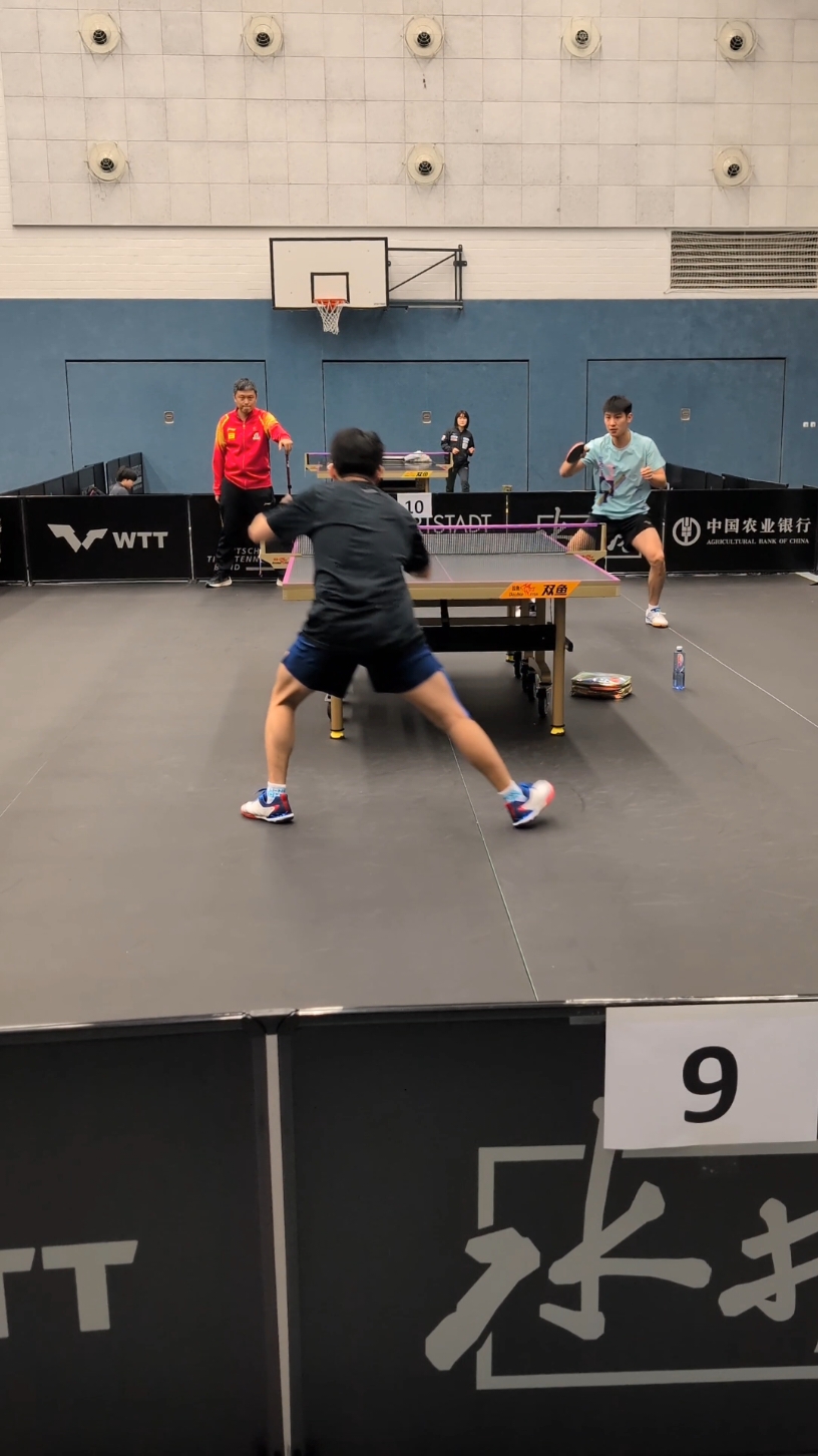 Lin Shidong preparing to take on European Silver medalist Benedikt Duda tonight in Frankfurt! 🔥💯 #tabletennis #tabletennsdaily #wtt #tabletennistraining 