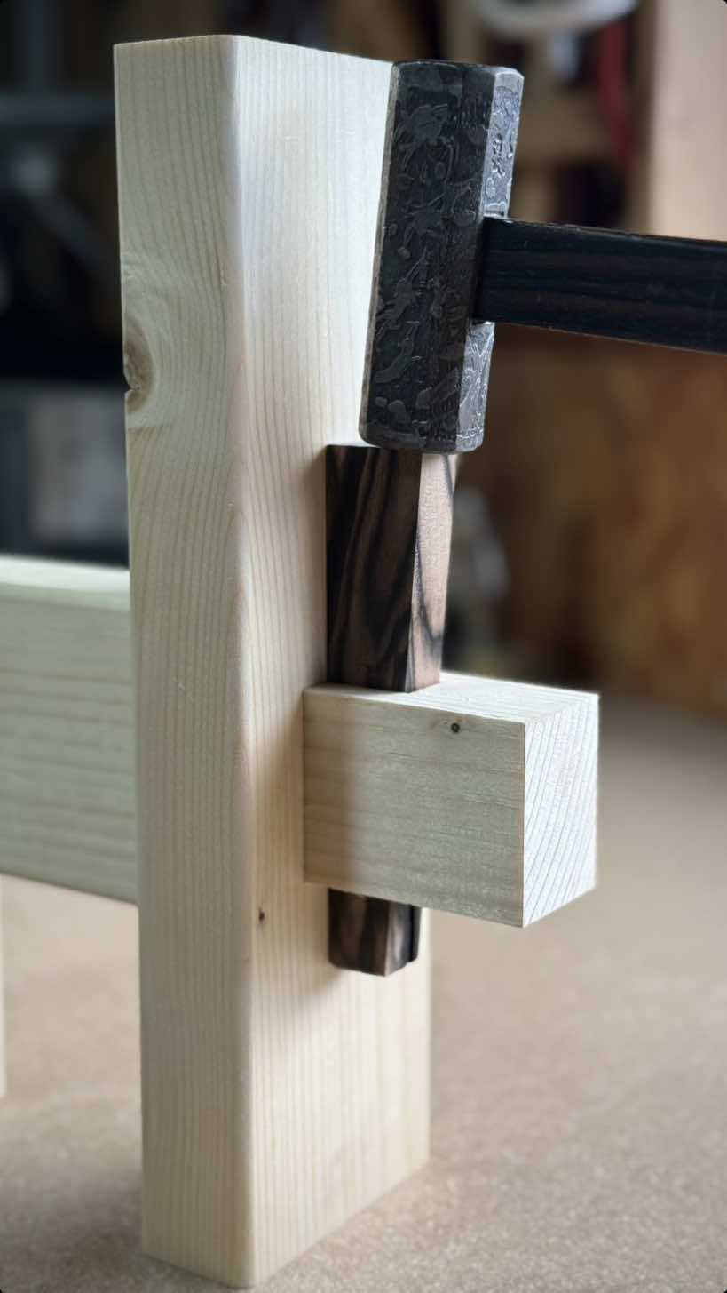 Japanese classic removable joint. #woodworking #woodworkingtips #DIY #joint #jig