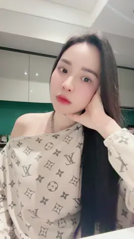 Đừng bao giờ có suy nghĩ dựa vào người khác để sống ... Chẳng có gì bền bỉ bằng sự cố gắng của chính bản thân mình 🙃 #ngaymua 