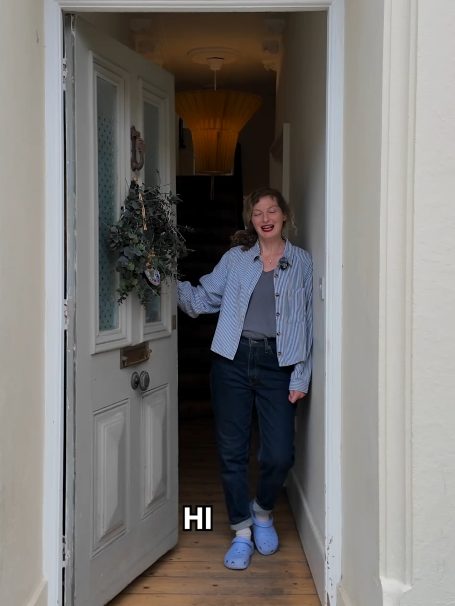 Clapton Stylish Pink House, East London📍 Scouty host Sarah opens the door for a tour of her ‘Victorian House for photo and film shoots’🚪 Available for shoot bookings on Scouty 🗓️ #housetour #shootlocation #london #interiordesign #contentcreator