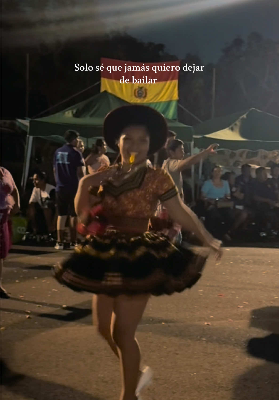 Me encantaba ese traje 🖤❤️.                                #salaybolivia #salay #bolivia #tenerife #orgulloboliviano #folclore @Salay Bolivia filial Tenerife #guía 