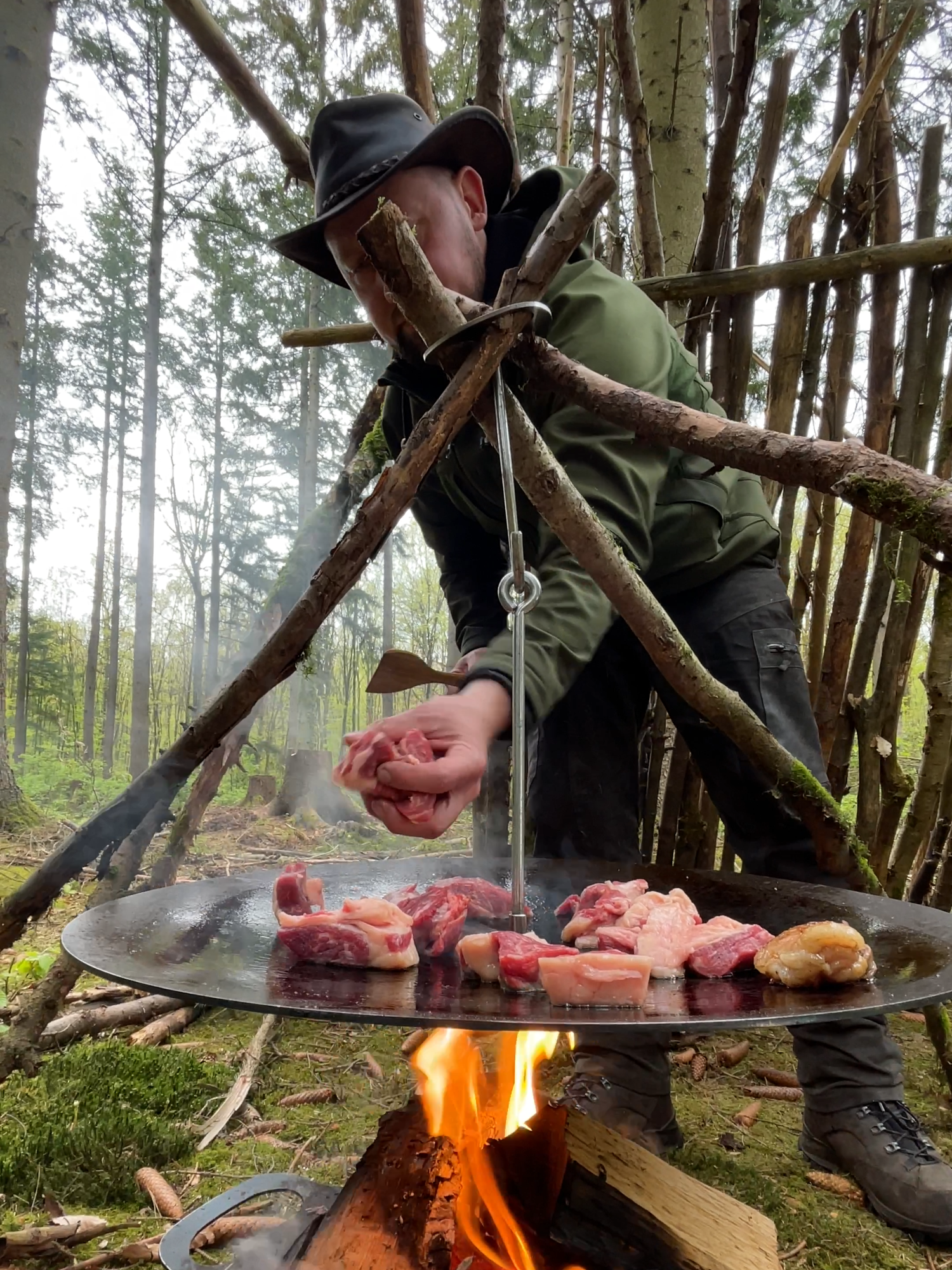 Huge amount of steak meat! 🤤🥩 #steak#tomahawk#asmr #outdoorcooking #bushcraft