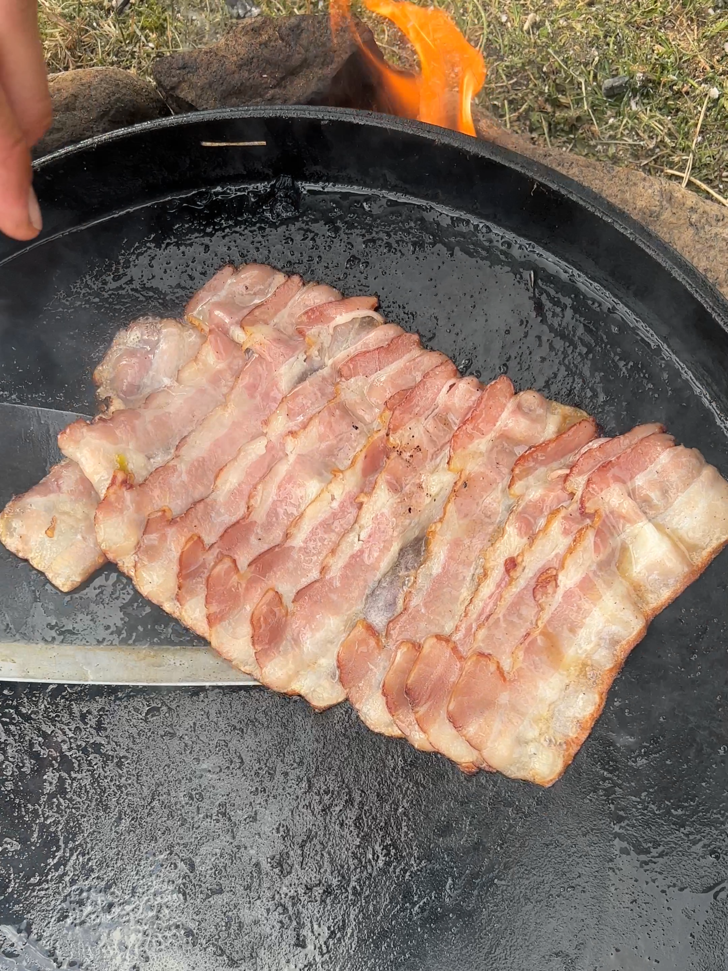 How do you like your bacon? 🤩 #bacon#breakfast#outdoorcooking