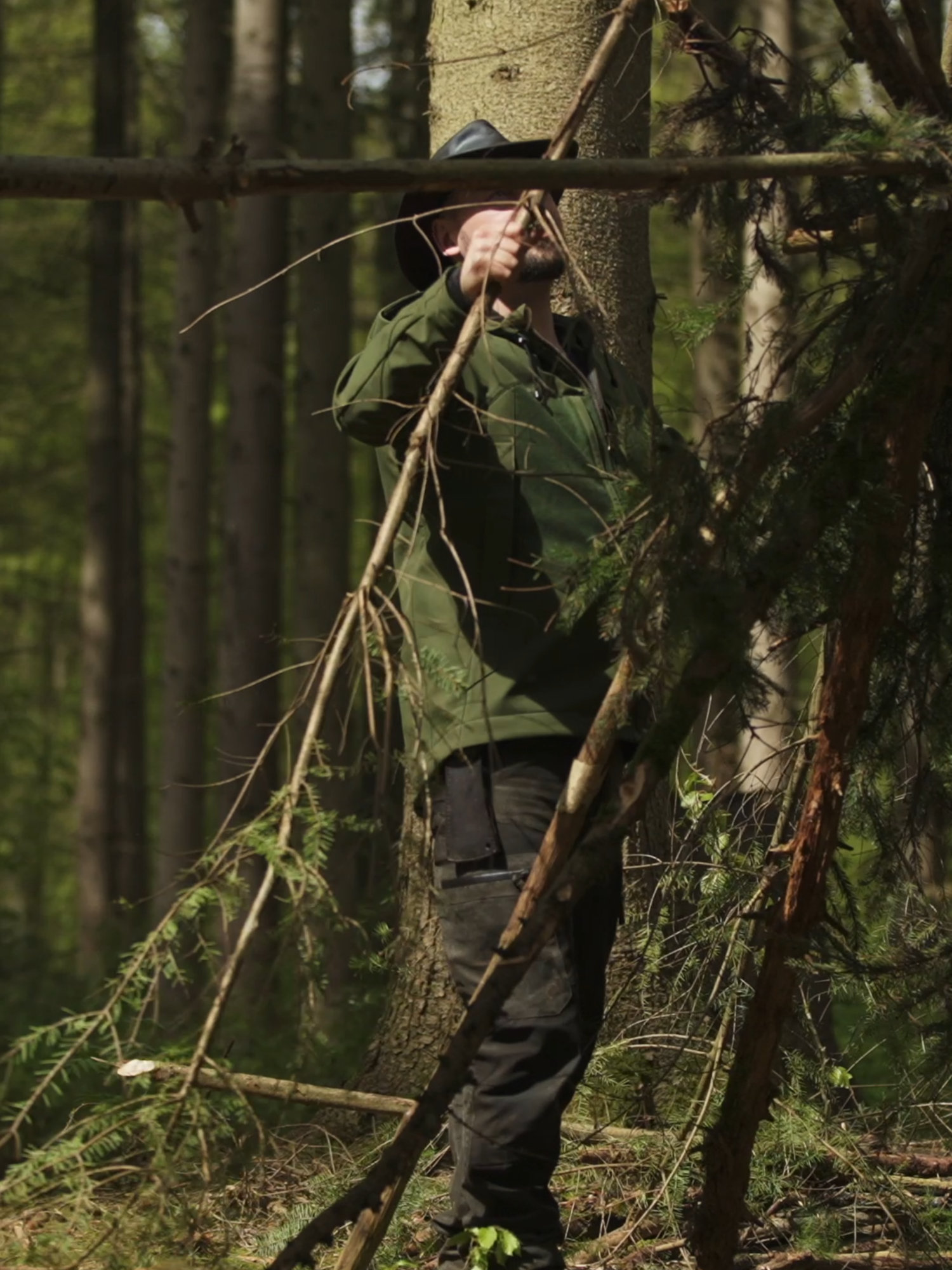 Big sticks for a big man. Protection shelter! 🏕️💪🏼 #shelter#buildings #firekitchen #bushcraft #survival