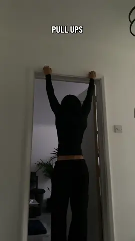 this top makes me feel like black widow😮‍💨 2/3 sets to failure🙌🏽 #calisthenics #bodyweight #chest #shoulders #triceps #legs #core #homeworkout #training #lockin #challenge #Fitness #gym #GymTok #fitnesstok #fyp #tamil 