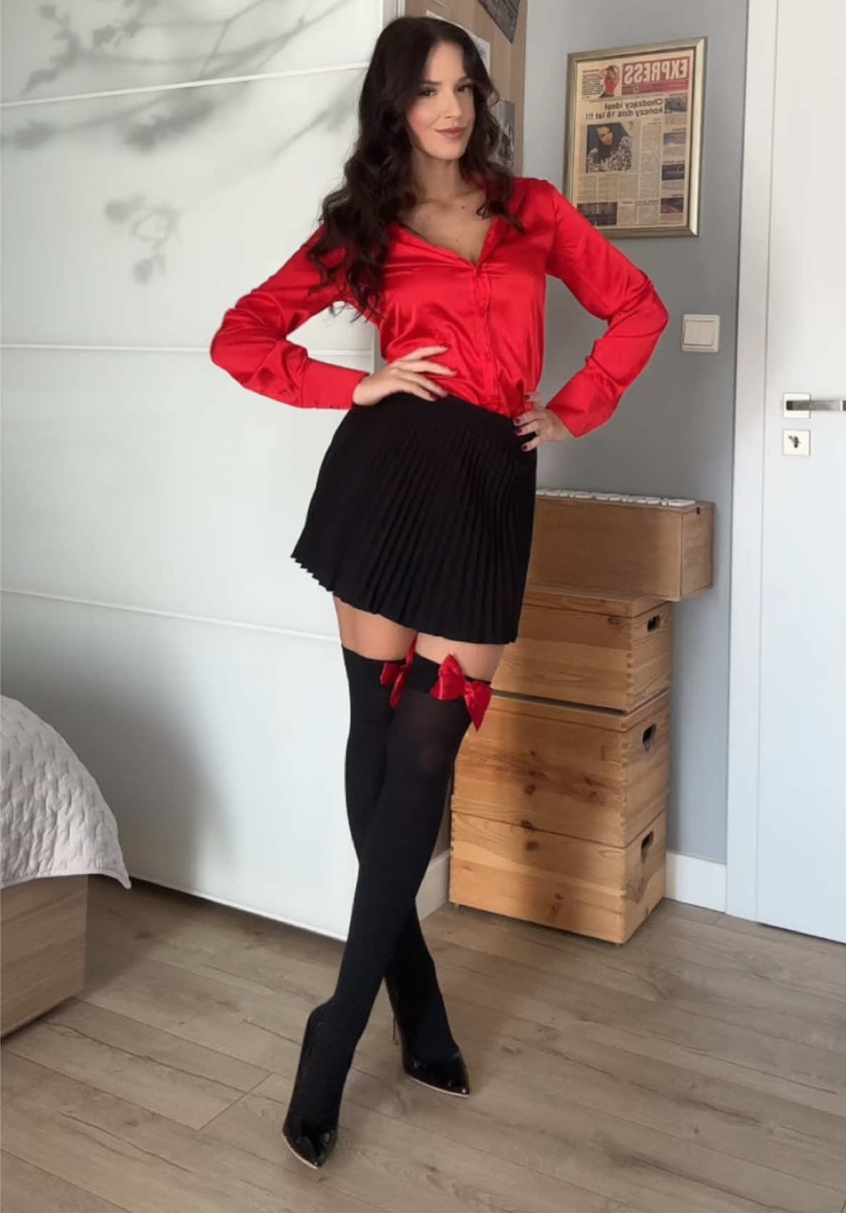 Do you like my red bows on stockings? ❤️😍 #stockingslegs #officeshirt #blackskirt