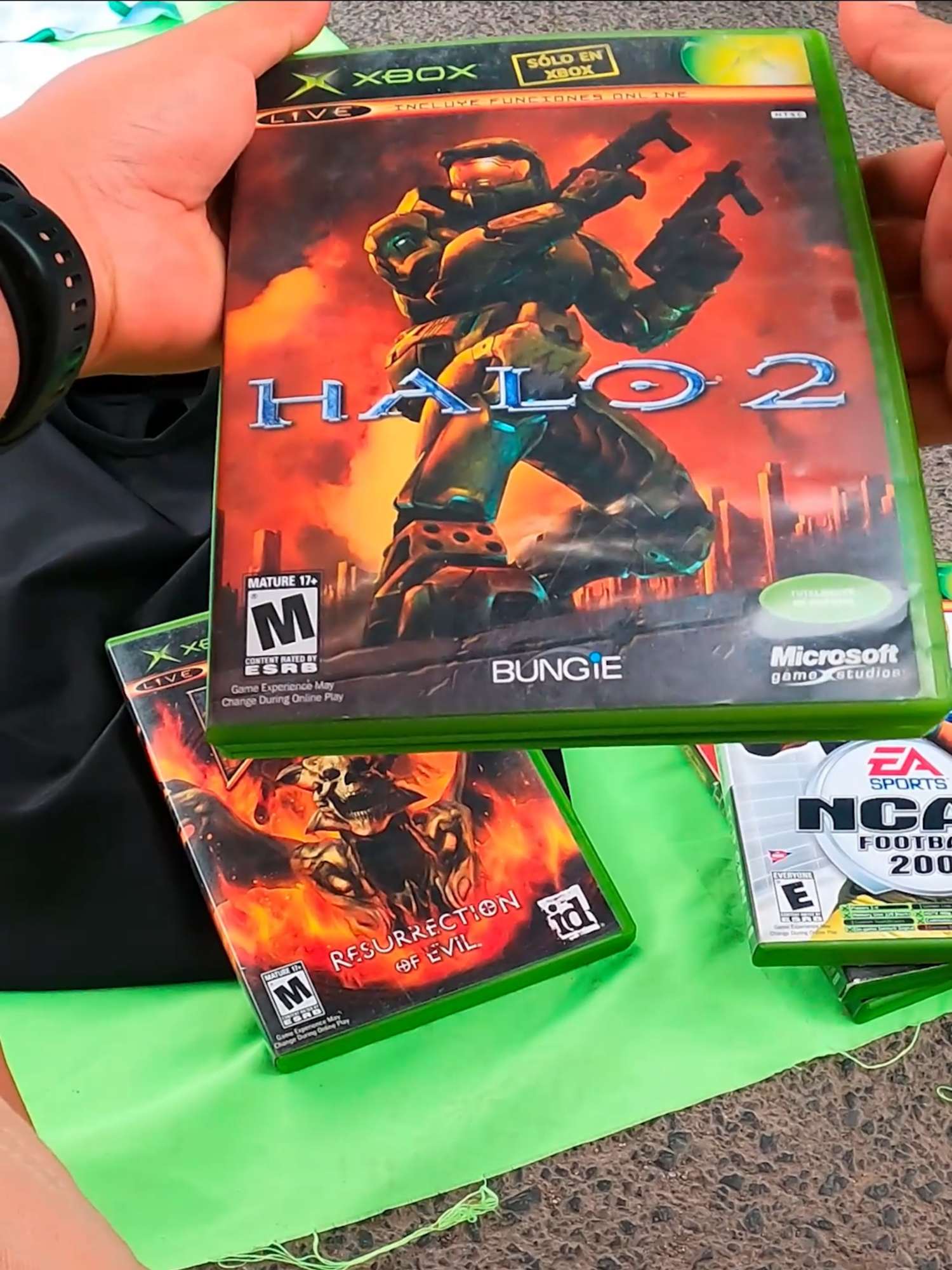 ¡No creerás lo que encontramos en el tianguis! HALO 2 y DOOM 3 a precios de locura...🎮🔥#Xbox #nacionbros #microsoft