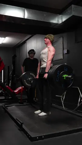 it feels good to be able to dead lift again 405 is going to come soon due to muscle memory I promise it’s been three years since I deadlifted consistently 😎 #gym #Fitness 