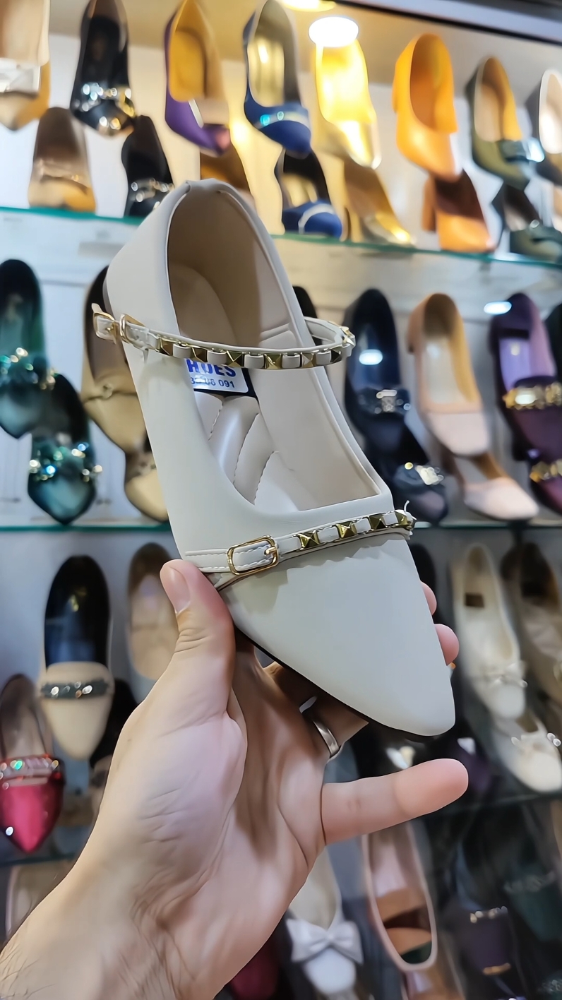 New arrival 🥰 @💫 SAMI ULLAH 💫 #qayumboothouse #foryou #foryoupage #onlineshopping #fashionstyle #1m #qayum #shoes #matta #viral #viralvideo #viralaccount