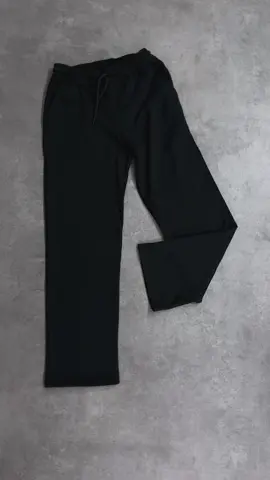 Jogging Open-Leg | Perfect fit, ultimate comfort ❤️ Aya nabdew saison chte b les pantalons survêtement large 🌨️❤️ Mawjoud Gris w Noir 🩶🖤 . . . #jogger #survêtement #pantalonlarge #featwear #casualoutfit #outfittoday #dailyoutfit 