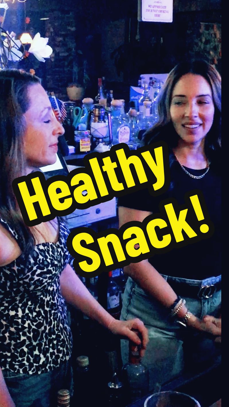 When you're in the mood for something healthy!#bartender #simple #healthy #smoorhie #viral #FYP #ti #JUICE #FOR #YUMMY 