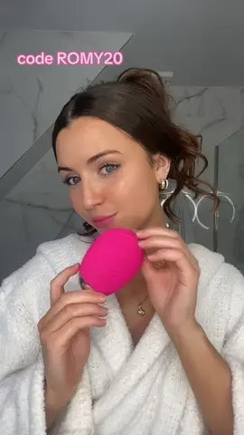 Use my code ROMY20 to get 20% off the Glow Silicone Scrubber by Burgundy. €6.50 delivery or free click and collect 💞 Open until December 23rd  @Burgundy Skin & Beauty #skincare #cleanse